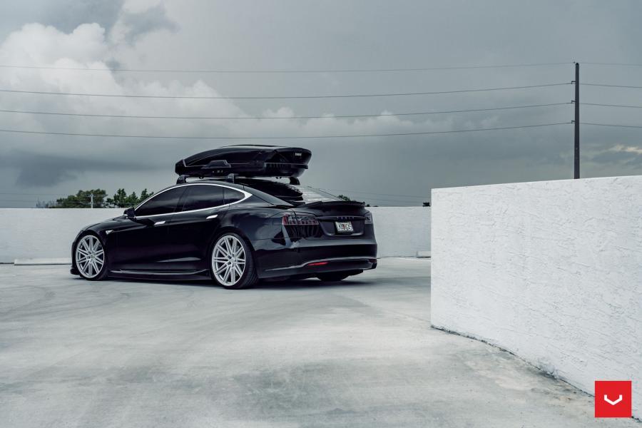  Tesla Model S P85+ on Vossen Wheels (CV10) 2019 года  (фото 4 из 14)